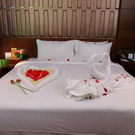 ホテル Coral Isle Kochi エクステリア 写真