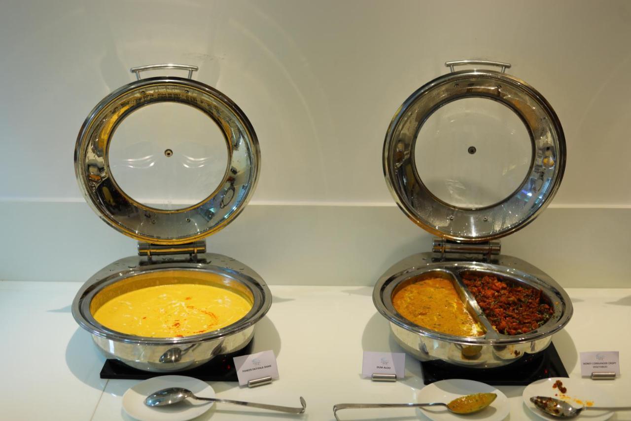 ホテル Coral Isle Kochi エクステリア 写真