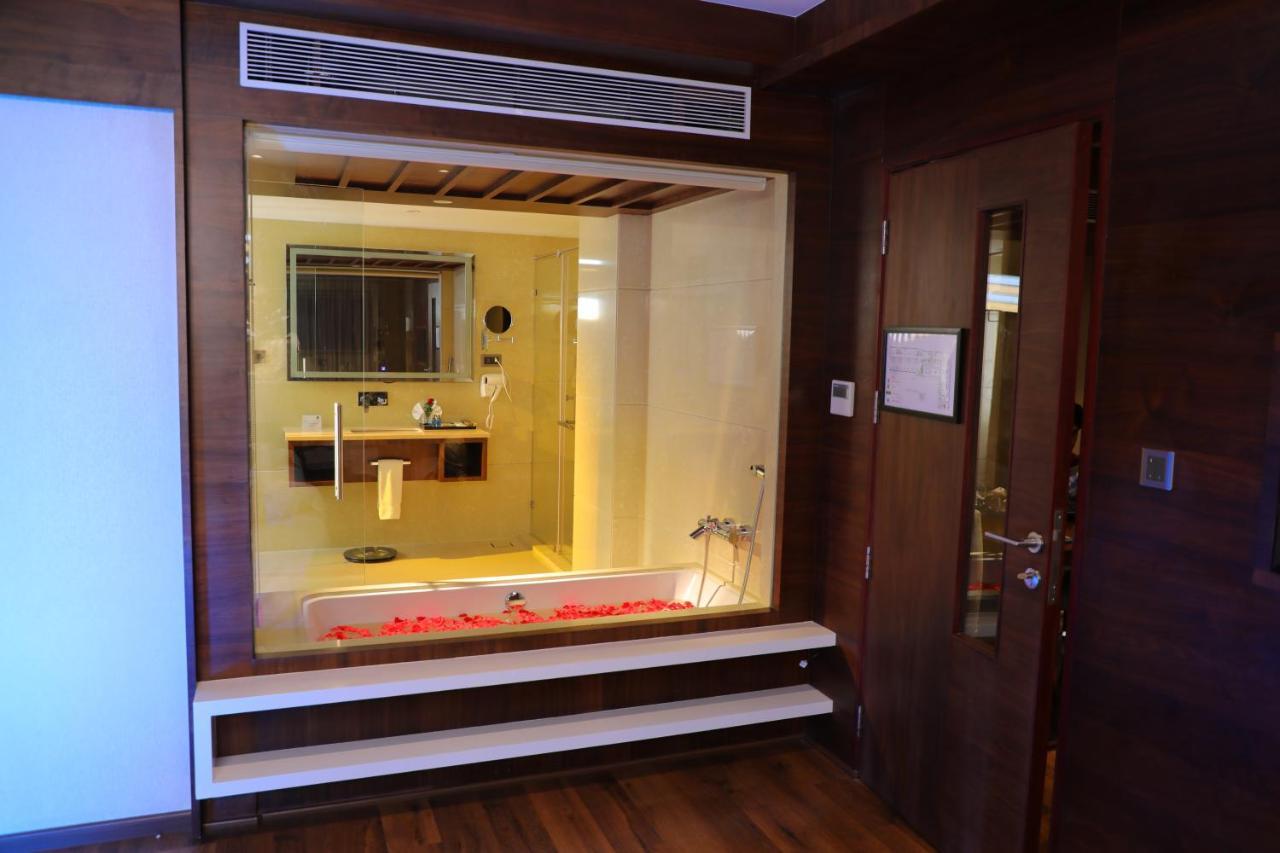 ホテル Coral Isle Kochi エクステリア 写真